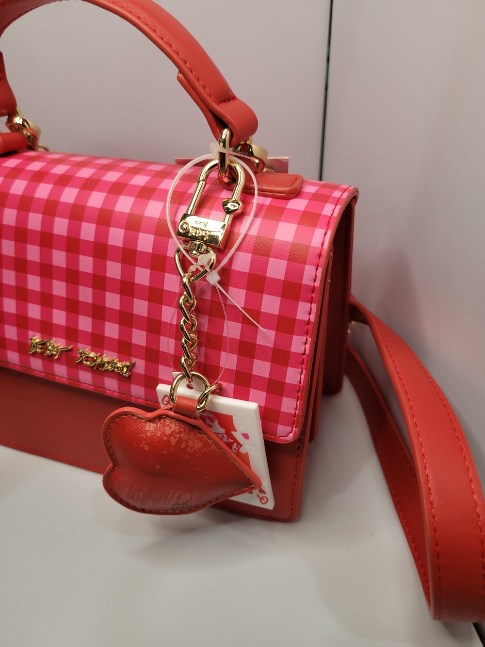 👉✨️Betsey Johnson Red/Pink Queen Of Hearts Gingham Top-Handle Crossbody Bag - Picture 4 of 5